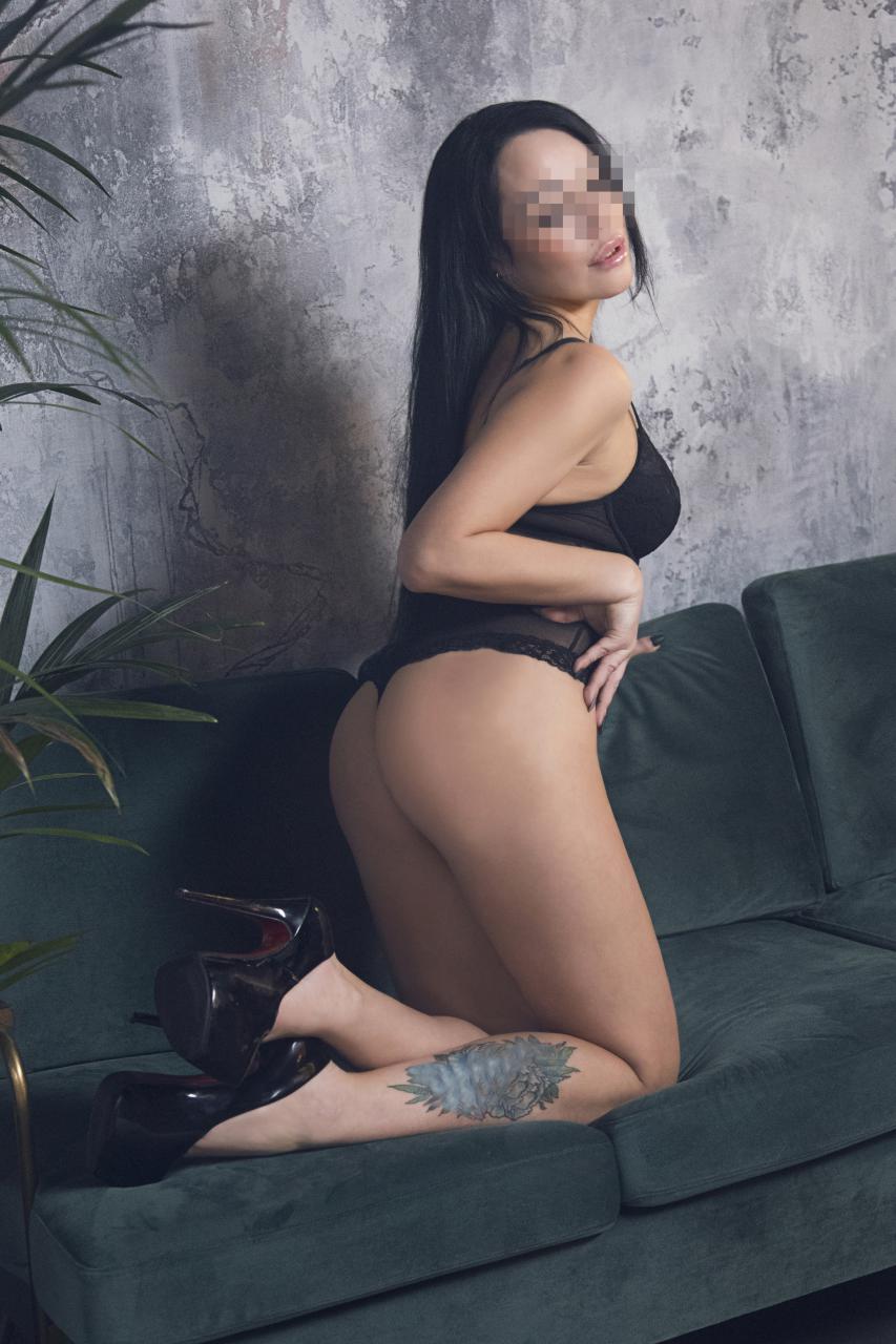 Оксана Проститутка Питера у метро Елизаровская